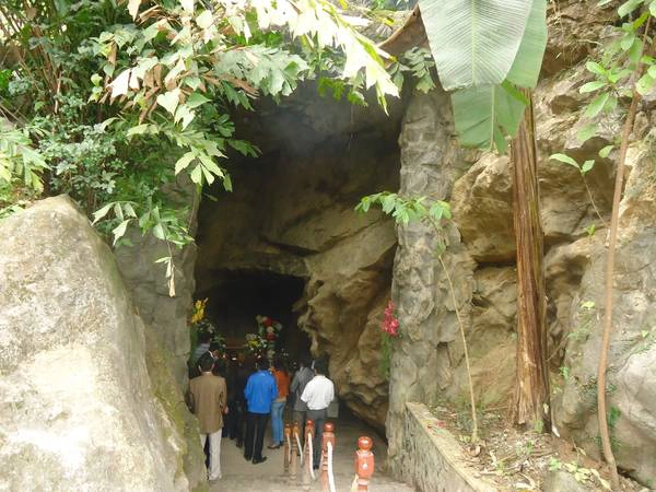 Hang Tám Cô. Ảnh: quangbinhtourism Hang Tám Cô. Ảnh: quangbinhtourism