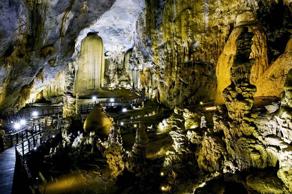 Hoàng cung trong lòng đất. Ảnh: vinacotravel Hoàng cung trong lòng đất. Ảnh: vinacotravel