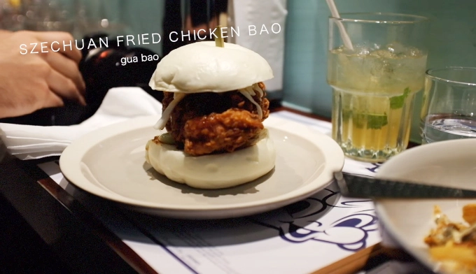 Little Bao Quán nằm ở khu Central, là nơi phục vụ các món bánh bao nhân thịt gà nướng, bánh bao kẹp thịt ba chỉ, bánh bao kẹp kem, nấm truffle chiên... Do cửa hàng nhỏ và đông khách nên bạn đừng quên đặt trước. Little Bao Quán nằm ở khu Central, là nơi phục vụ các món bánh bao nhân thịt gà nướng, bánh bao kẹp thịt ba chỉ, bánh bao kẹp kem, nấm truffle chiên... Do cửa hàng nhỏ và đông khách nên bạn đừng quên đặt trước.
