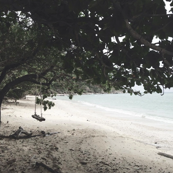 Hòn Bảy Cạnh. Ảnh: ylang.ylang Hòn Bảy Cạnh. Ảnh: ylang.ylang