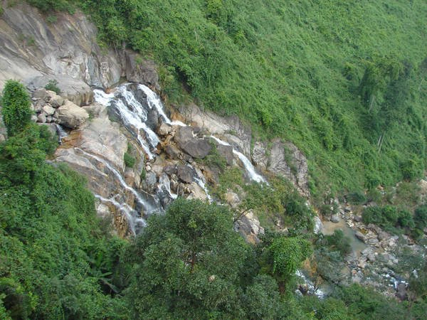 Thác Tóc Tiên nhìn từ cáp treo. Ảnh: lendang