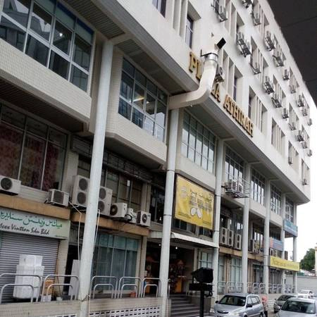 Athirah Plaza là khu thương mại phức hợp chuyên bán các mặt hàng dành cho phụ nữ. Ảnh: foursquare.com Athirah Plaza là khu thương mại phức hợp chuyên bán các mặt hàng dành cho phụ nữ. Ảnh: foursquare.com