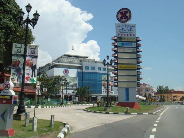 Bên trong Hua Ho Department Store có khu chuyên bán các món ăn địa phương. Ảnh: Freme.com Bên trong Hua Ho Department Store có khu chuyên bán các món ăn địa phương. Ảnh: Freme.com