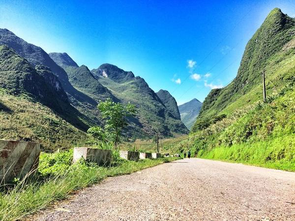 Tôi đến Hà Giang trong một ngày nắng đẹp trời với đầy hân hoan. Tôi đã nghe, đã xem nhiều về Hà Giang, nhưng quả thật không một bức ảnh nào có thể lột tả hết được vẻ đẹp của núi rừng nơi đây. Tôi đến Hà Giang trong một ngày nắng đẹp trời với đầy hân hoan. Tôi đã nghe, đã xem nhiều về Hà Giang, nhưng quả thật không một bức ảnh nào có thể lột tả hết được vẻ đẹp của núi rừng nơi đây.