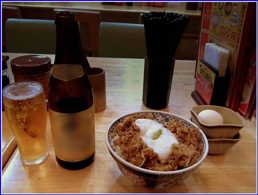  Vào các dịp lễ lớn và hai ngày cuối tuần, khách hàng sẽ được miễn phí bia tại hầu hết các nhà hàng ở Nhật Bản. (Nguồn: Internet)