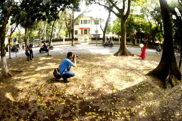    Đây cũng chính là khúc giao mùa mạnh mẽ để Hà Nội chuyển mình từ mùa Xuân sang mùa Hè.
