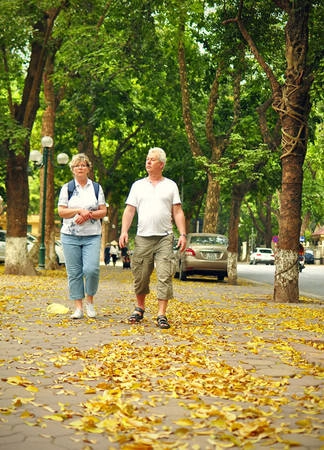 Hà Nội mùa lá sấu - Cùng iVIVU