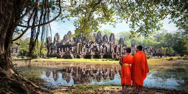 5. Siem Reap, Campuchia: Là cửa ngõ đến khu di tích Angkor, Siem Reap đón một lượng lớn khách tham quan hàng năm. Khu di tích Angkor từng là nơi tập trung quyền lực của vương quốc Khmer trong giai đoạn thế kỷ 9-15. Du khách sẽ được khám phá tổ hợp phức tạp trải rộng hơn 400 km2, chiêm ngưỡng ngôi đền Angkor Wat nổi tiếng. Ảnh: Businessinsider. 5. Siem Reap, Campuchia: Là cửa ngõ đến khu di tích Angkor, Siem Reap đón một lượng lớn khách tham quan hàng năm. Khu di tích Angkor từng là nơi tập trung quyền lực của vương quốc Khmer trong giai đoạn thế kỷ 9-15. Du khách sẽ được khám phá tổ hợp phức tạp trải rộng hơn 400 km2, chiêm ngưỡng ngôi đền Angkor Wat nổi tiếng. Ảnh: Businessinsider.