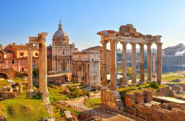 7. Rome, Italy: Thành phố khổng lồ và nhộn nhịp này có hơn 3.000 năm lịch sử hiện hữu trong các tác phẩm nghệ thuật, kiến trúc và văn hóa. Những di tích như Hội trường La Mã, Đấu trường La Mã... thể hiện sức mạnh của đế chế cổ xưa. Ngoài ra, du khách còn có cơ hội ghé thăm Vatican, trái tim của công giáo La Mã, khám phá nhà thờ St. Peter, bảo tàng Vatican hay ngắm nhìn các tác phẩm của Michelangelo ở nhà nguyện Sistine. Ảnh: Airtransat. 7. Rome, Italy: Thành phố khổng lồ và nhộn nhịp này có hơn 3.000 năm lịch sử hiện hữu trong các tác phẩm nghệ thuật, kiến trúc và văn hóa. Những di tích như Hội trường La Mã, Đấu trường La Mã... thể hiện sức mạnh của đế chế cổ xưa. Ngoài ra, du khách còn có cơ hội ghé thăm Vatican, trái tim của công giáo La Mã, khám phá nhà thờ St. Peter, bảo tàng Vatican hay ngắm nhìn các tác phẩm của Michelangelo ở nhà nguyện Sistine. Ảnh: Airtransat.