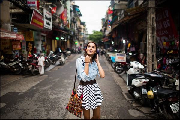 8. Hà Nội, Việt Nam: Giảm 4 bậc so với năm 2015 nhưng vẫn có mặt trong top 10, Hà Nội được các du khách yêu thích bởi khu phố cổ nhộn nhịp, lịch sử lâu đời, nền văn hóa độc đáo và ẩm thực tuyệt vời. Đây được coi là điểm đến có sự pha trộn hoàn hảo giữa cổ điển và hiện đại. Ảnh: Amandamillsla. 8. Hà Nội, Việt Nam: Giảm 4 bậc so với năm 2015 nhưng vẫn có mặt trong top 10, Hà Nội được các du khách yêu thích bởi khu phố cổ nhộn nhịp, lịch sử lâu đời, nền văn hóa độc đáo và ẩm thực tuyệt vời. Đây được coi là điểm đến có sự pha trộn hoàn hảo giữa cổ điển và hiện đại. Ảnh: Amandamillsla.