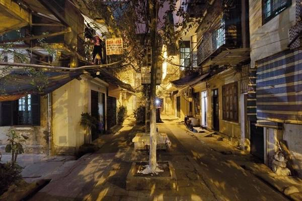 Ông nhận ra có một Hà Nội khác không ồn ào, náo nhiệt như cuộc sống thường nhật ban ngày.