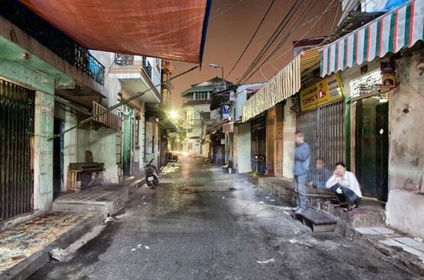 Đó là một thành phố lung linh, huyền diệu với muôn vàn sắc màu được tạo ra từ ánh đèn của phố phường, sao và trăng.