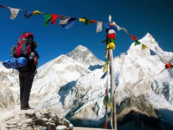 Đỉnh Everest, Nepal: Chinh phục nóc nhà thế giới là mơ ước của nhiều người. Chính phủ Nepal dự định cấm người leo nghiệp dư lên đỉnh Everest để đảm bảo an toàn. Do đó, nếu muốn có được trải nghiệm này, bạn nên chuẩn bị lên đường sớm. Đỉnh Everest, Nepal: Chinh phục nóc nhà thế giới là mơ ước của nhiều người. Chính phủ Nepal dự định cấm người leo nghiệp dư lên đỉnh Everest để đảm bảo an toàn. Do đó, nếu muốn có được trải nghiệm này, bạn nên chuẩn bị lên đường sớm.