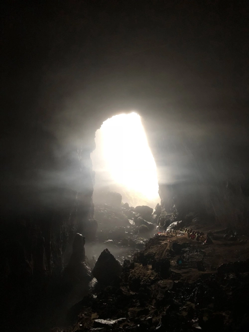hai-co-gai-sai-gon-bang-rung-vuot-suoi-chinh-phuc-son-doong-ivivu-10
