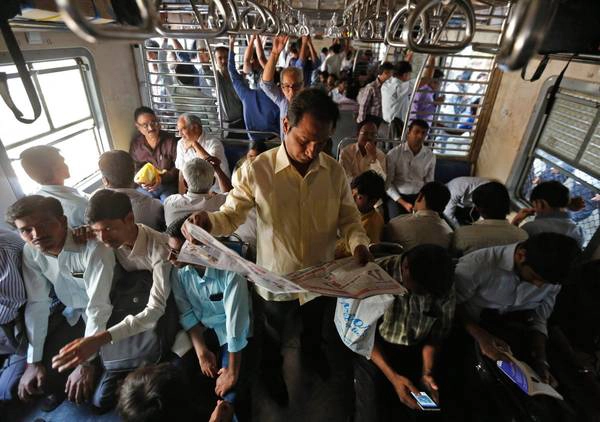 Trivandrum - H. Nizamuddin Rajdhani được xem là tuyến tàu ít dừng trạm nhất của Ấn Độ. Ảnh: Shailesh Andrade/Reuters