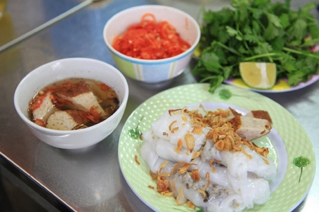 Bàn ghế, bát đĩa sạch sẽ giúp món ăn có cảm giác ngon hơn. Bàn ghế, bát đĩa sạch sẽ giúp món ăn có cảm giác ngon hơn.