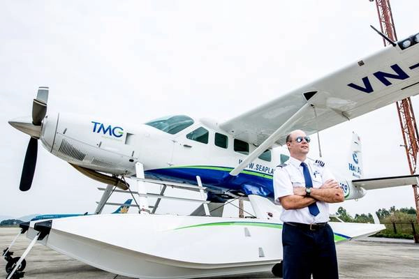Hàng không Hải Âu sở hữu đội ngũ phi công gồm 12 người, trong đó có 5 cơ trưởng người nước ngoài và 7 cơ phó người Việt Nam. Hàng không Hải Âu sở hữu đội ngũ phi công gồm 12 người, trong đó có 5 cơ trưởng người nước ngoài và 7 cơ phó người Việt Nam.