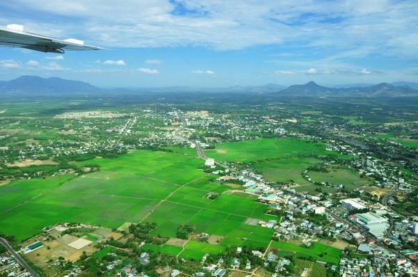 Phong cảnh tuyệt đẹp của Phan Thiết nơi thủy phi cơ Hải Âu bay qua.