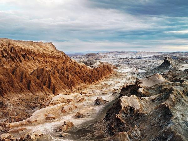 Valle de la Luna (thung lũng Mặt Trăng), Chile: Cảnh quan ở đây đúng như tên gọi, trông giống như trên mặt trăng với những đỉnh núi lởm chởm, sông ngòi khô cạn. Valle de la Luna (thung lũng Mặt Trăng), Chile: Cảnh quan ở đây đúng như tên gọi, trông giống như trên mặt trăng với những đỉnh núi lởm chởm, sông ngòi khô cạn.