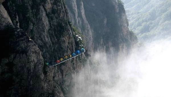 Núi Laojun là ngọn núi nổi tiếng, thuộc một phần của Tam Giang Tịnh Lưu (Three Rivers Parallel) - một di sản thế giới được UNESCO công nhận vào năm 2003. Trung Quốc thường chọn Laojun là nơi tổ chức các sự kiện quảng bá du lịch nhờ vẻ đẹp như chốn bồng lai tiên cảnh và ý nghĩa sâu xa gắn liền với Đạo giáo. Ảnh: XHNews. Núi Laojun là ngọn núi nổi tiếng, thuộc một phần của Tam Giang Tịnh Lưu (Three Rivers Parallel) - một di sản thế giới được UNESCO công nhận vào năm 2003. Trung Quốc thường chọn Laojun là nơi tổ chức các sự kiện quảng bá du lịch nhờ vẻ đẹp như chốn bồng lai tiên cảnh và ý nghĩa sâu xa gắn liền với Đạo giáo. Ảnh: XHNews.