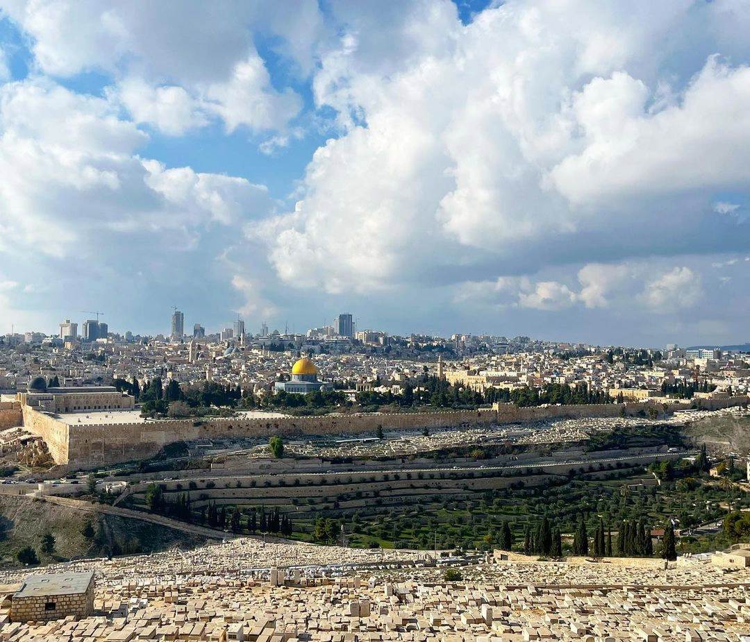 Ngắm nhìn thành phố cổ Jerusalem từ đỉnh núi Olives. Ảnh: @_luimu_.