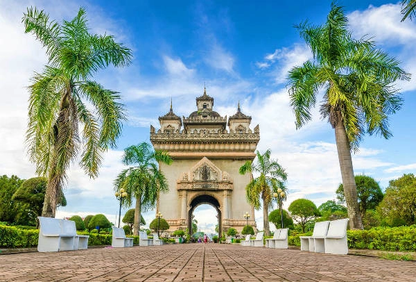 Đài tưởng niệm Patuxai. Ảnh: shutterstock. Đài tưởng niệm Patuxai. Ảnh: shutterstock.