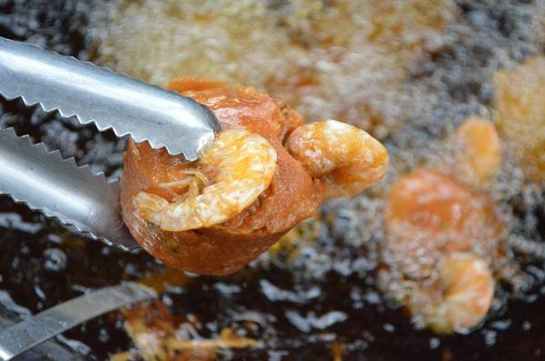 Bánh cống giờ nhiều nơi ở miền Nam có, nhưng mọi người đến Cần Thơ vẫn tìm ăn món này. Ảnh: Đoàn Xuân Bánh cống giờ nhiều nơi ở miền Nam có, nhưng mọi người đến Cần Thơ vẫn tìm ăn món này. Ảnh: Đoàn Xuân