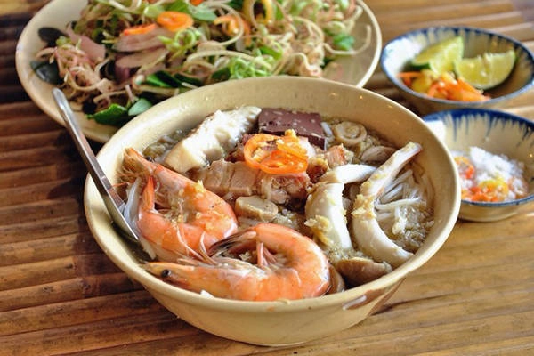 Bún nước lèo là món ăn gắn tên tuổi với Sóc Trăng. Bún nước lèo là món ăn gắn tên tuổi với Sóc Trăng.