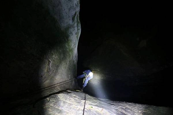 Dù đã rút nhiều kinh nghiệm từ lần tiền trạm, khám phá được một đoạn hang dài, hành trình lần 2 Ngũ Hổ vẫn chưa thành công. Long cho biết, nguyên nhân do cả đội đã tiêu hao nhiều thể lực khi chinh phục Hang Ong trước đó; lương thực, dụng cụ thiếu và có giới hạn về thời gian. Dù đã rút nhiều kinh nghiệm từ lần tiền trạm, khám phá được một đoạn hang dài, hành trình lần 2 Ngũ Hổ vẫn chưa thành công. Long cho biết, nguyên nhân do cả đội đã tiêu hao nhiều thể lực khi chinh phục Hang Ong trước đó; lương thực, dụng cụ thiếu và có giới hạn về thời gian.