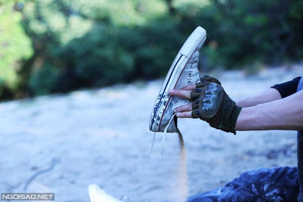 Khi trekking, cát tuy không nhiều như ở đoạn Đầm Môn nhưng cũng đủ khiến bước chân bạn thêm nặng nề. Khi trekking, cát tuy không nhiều như ở đoạn Đầm Môn nhưng cũng đủ khiến bước chân bạn thêm nặng nề.