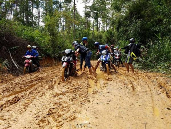 Chúng tôi gặp nhau tại Phi Liêng QL27 cách Đức Trọng 50 km, huyện Đam Rông. Các bạn gọi đây là thác Phi Liêng nhưng người dân ở đây thì gọi là thác 7 Tầng. Chúng tôi gặp nhau tại Phi Liêng QL27 cách Đức Trọng 50 km, huyện Đam Rông. Các bạn gọi đây là thác Phi Liêng nhưng người dân ở đây thì gọi là thác 7 Tầng.