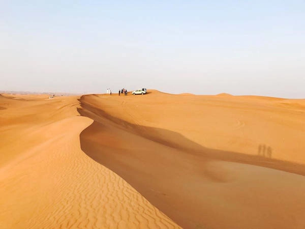 Theo cô, điểm nhấn của cả hành trình chính là chuyến khám phá sa mạc Dubai, băng qua những cồn cát chập chùng giữa không gian mênh mông để hòa mình với thiên nhiên tuyệt diệu.