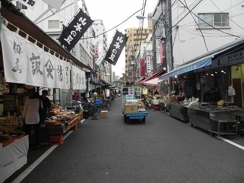 Chợ cá Tsukiji nổi tiếng thế giới vào buổi sáng sớm, rất sạch sẽ. Ảnh: Thảo Nghi. Chợ cá Tsukiji nổi tiếng thế giới vào buổi sáng sớm, rất sạch sẽ. Ảnh: Thảo Nghi.