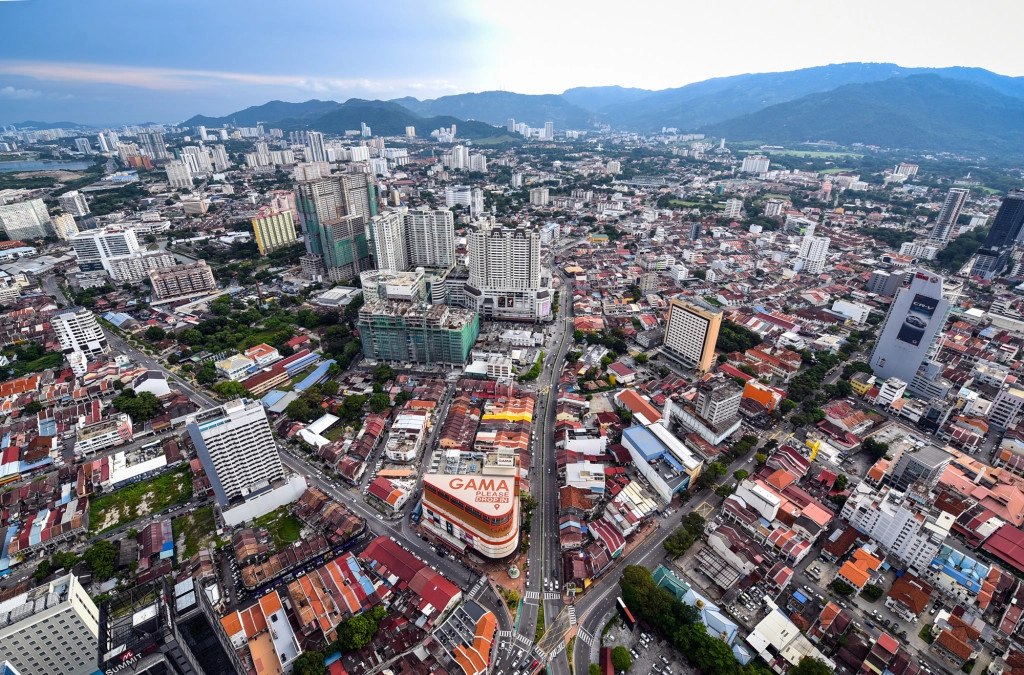 treo-minh-tren-khong-tham-bao-tang-ngam-dao-buom-o-penang-ivivu-1