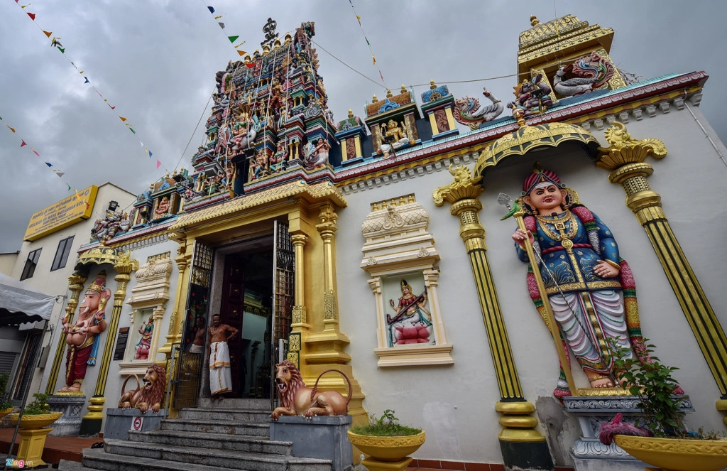 treo-minh-tren-khong-tham-bao-tang-ngam-dao-buom-o-penang-ivivu-13