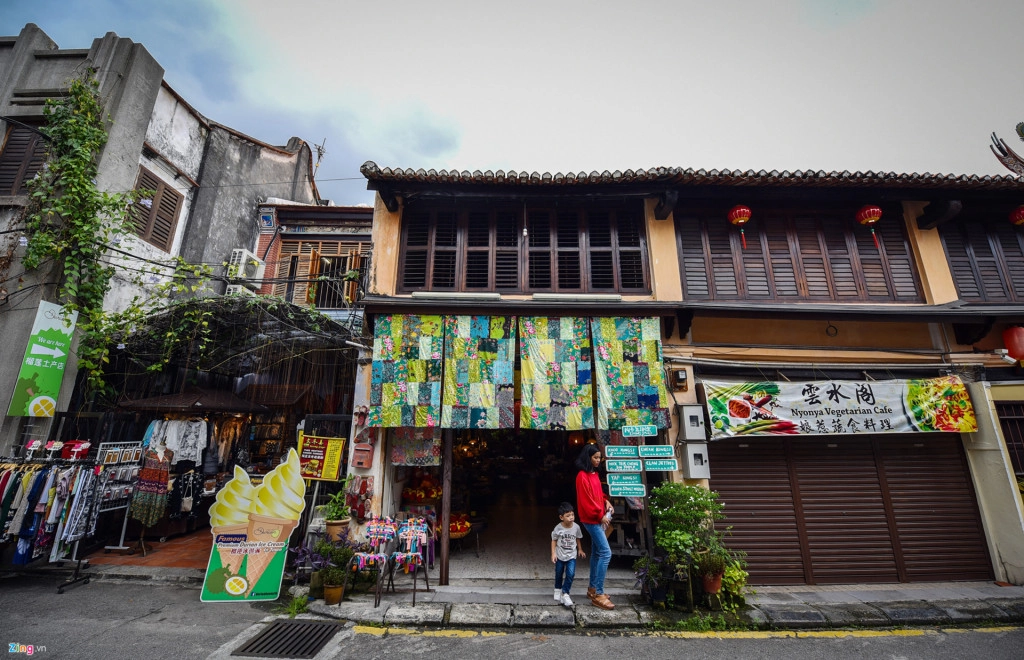 treo-minh-tren-khong-tham-bao-tang-ngam-dao-buom-o-penang-ivivu-14