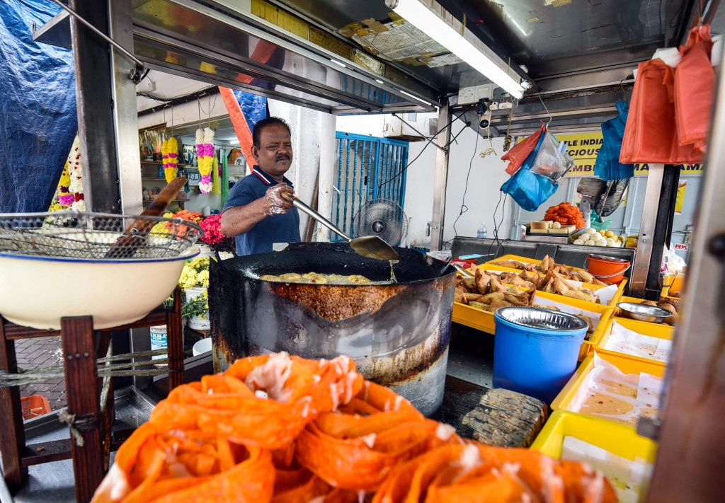 treo-minh-tren-khong-tham-bao-tang-ngam-dao-buom-o-penang-ivivu-15