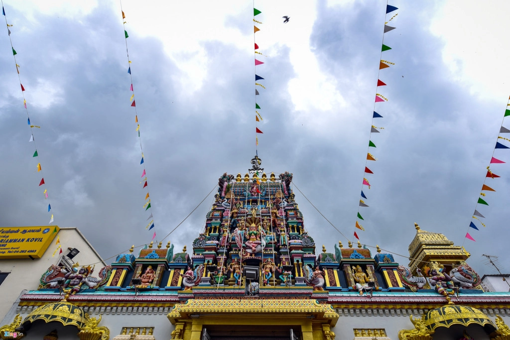 treo-minh-tren-khong-tham-bao-tang-ngam-dao-buom-o-penang-ivivu-2