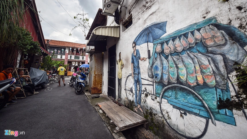 treo-minh-tren-khong-tham-bao-tang-ngam-dao-buom-o-penang-ivivu-20