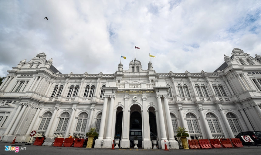 treo-minh-tren-khong-tham-bao-tang-ngam-dao-buom-o-penang-ivivu-3