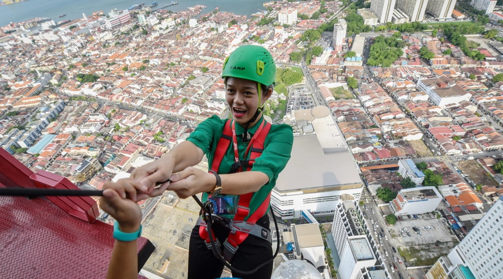 treo-minh-tren-khong-tham-bao-tang-ngam-dao-buom-o-penang-ivivu-35