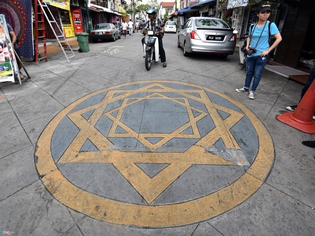 treo-minh-tren-khong-tham-bao-tang-ngam-dao-buom-o-penang-ivivu-5