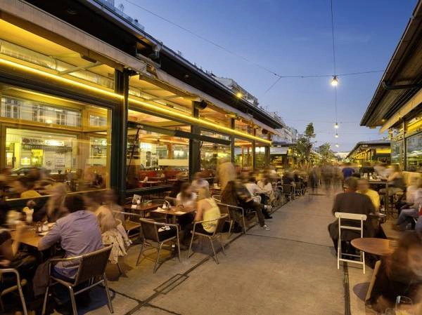 Quán xá ở Naschmarkt luôn đông du khách - Ảnh: wp0
