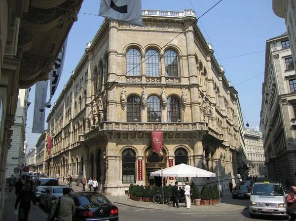 Cafe Central, một điểm phải đến ở Vienna - Ảnh: wiki