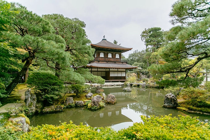 Ngôi đền Ginkakuji, phía Đông Kyoto sở hữu vẻ đẹp trầm mặc, giản dị. Ngôi đền Ginkakuji, phía Đông Kyoto sở hữu vẻ đẹp trầm mặc, giản dị.
