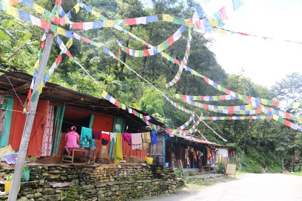 hanh-trinh-trekking-duong-nui-o-dat-nuoc-nepal-huyen-bi-ivivu-2