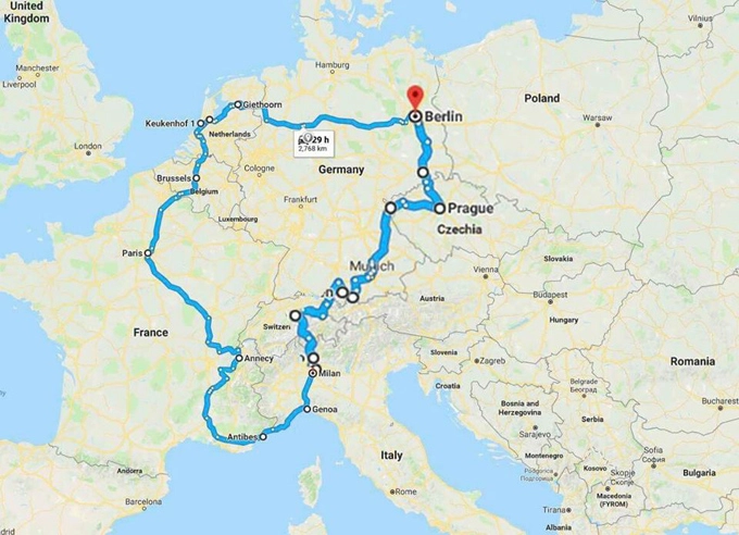 Tổng quãng đường gia đình nhỏ của anh Vũ Minh Trà và chị Trần Hải Yến lên tới 4.500 km qua 9 quốc gia. Tổng quãng đường gia đình nhỏ của anh Vũ Minh Trà và chị Trần Hải Yến lên tới 4.500 km qua 9 quốc gia.