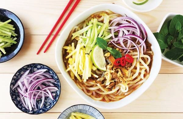 Tiệc asam laksa được trình bày đẹp mắt Tiệc asam laksa được trình bày đẹp mắt