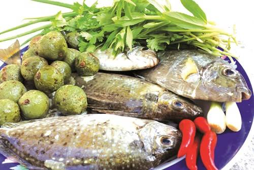 Quả sấu tươi nấu chua với cá cờ Quả sấu tươi nấu chua với cá cờ