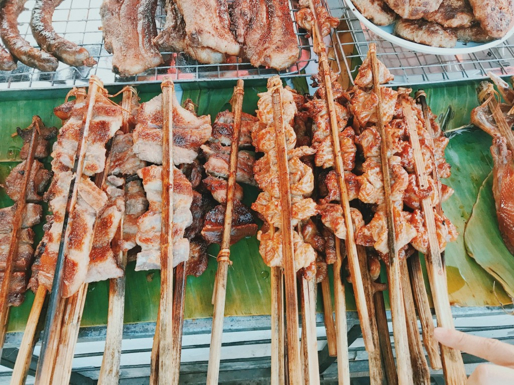 Hay thịt xiên đều ăn rất ngon. Hay thịt xiên đều ăn rất ngon.